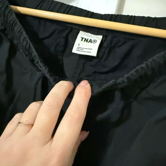 TNA black Cargo Pants size large - Picture 2 of 3